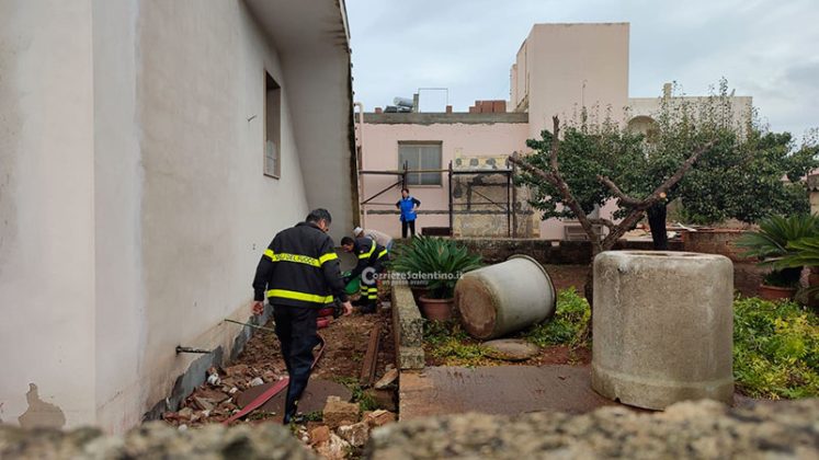 Maltempo, quasi 40 interventi in una sola notte: i vigili del fuoco chiedono aiuto ai colleghi di Taranto - Corriere Salentino