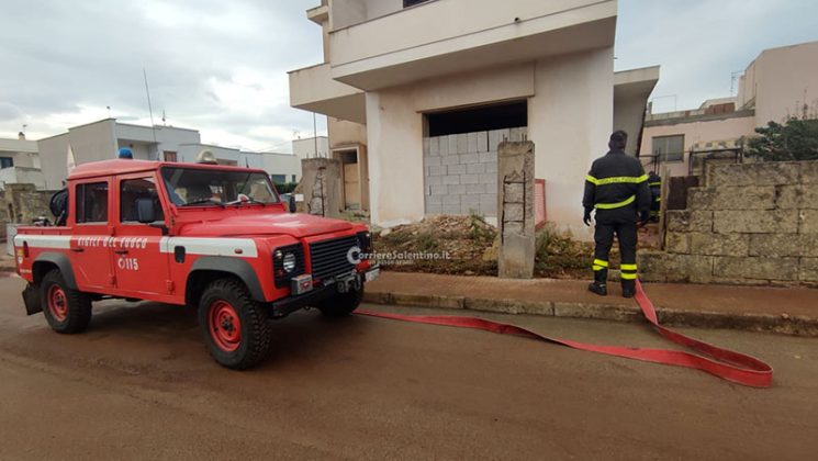 Maltempo, quasi 40 interventi in una sola notte: i vigili del fuoco chiedono aiuto ai colleghi di Taranto - Corriere Salentino