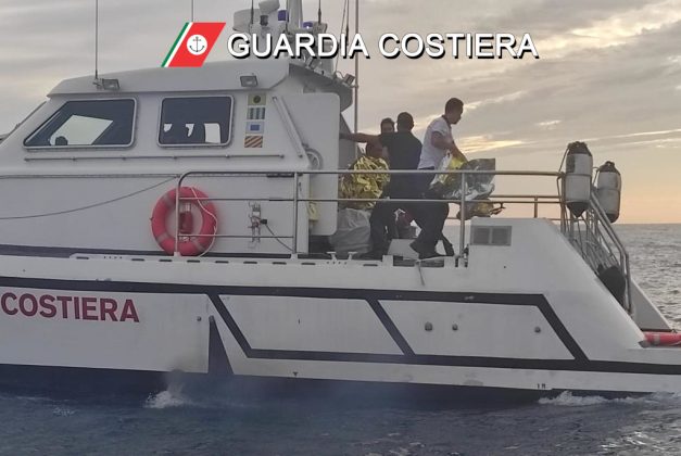 Si tuffa in mare e scompare nel nulla, scattano le ricerche: rintracciato a largo. Sospiro di sollievo per la famiglia - Corriere Salentino