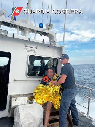 Si tuffa in mare e scompare nel nulla, scattano le ricerche: rintracciato a largo. Sospiro di sollievo per la famiglia - Corriere Salentino
