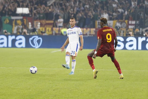 Lecce, all’Olimpico prova d’orgoglio, resta in 10 e va in gol con Strefezza, ma non basta - Corriere Salentino