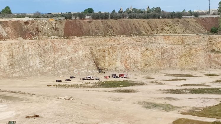 Ultraleggero si schianta in una cava, nulla da fare per il pilota: morto carbonizzato - Corriere Salentino