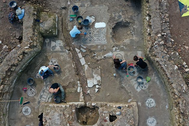 “Unisalento a fumetti: Topolino incontra l’archeologia” ispirata agli scavi di Aquinum, condotti da Unisalento, la storia “Topolino e il tesoro del legionario” - Corriere Salentino