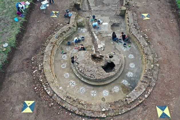 “Unisalento a fumetti: Topolino incontra l’archeologia” ispirata agli scavi di Aquinum, condotti da Unisalento, la storia “Topolino e il tesoro del legionario” - Corriere Salentino