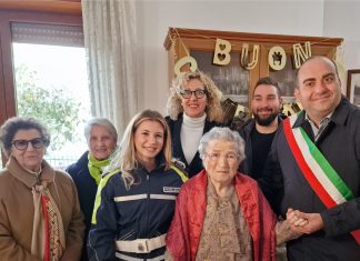 La festa per i 101 anni di nonna Elena a Galatone: gli auguri del sindaco e della cittadinanza