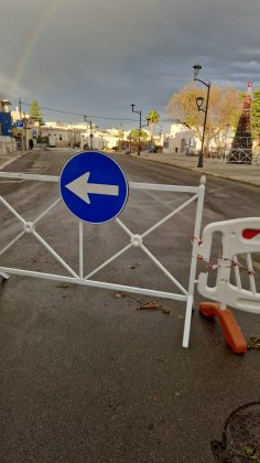 Piogge, forti raffiche di vento e mareggiate: danni sulle coste salentine. Il mare invade le strade - Corriere Salentino