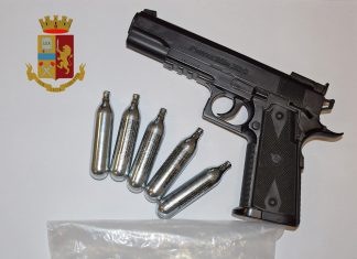 In giro con una pistola a gas priva di tappo rosso, denunciato 20enne per porto abusivo di armi