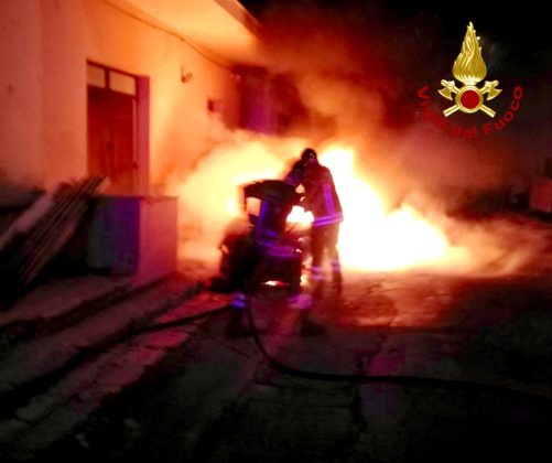 Notte "rovente" nel Salento: alle fiamme tre auto ed un'abitazione tra Lecce e la provincia - Corriere Salentino