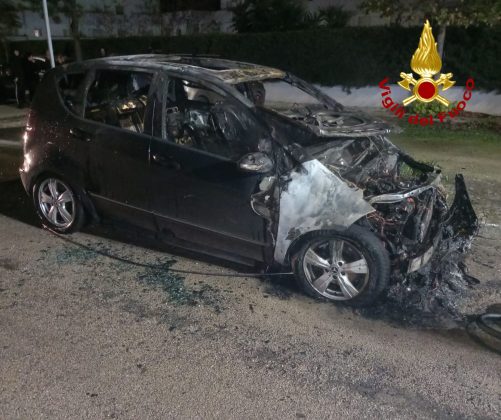 Notte "rovente" nel Salento: alle fiamme tre auto ed un'abitazione tra Lecce e la provincia - Corriere Salentino