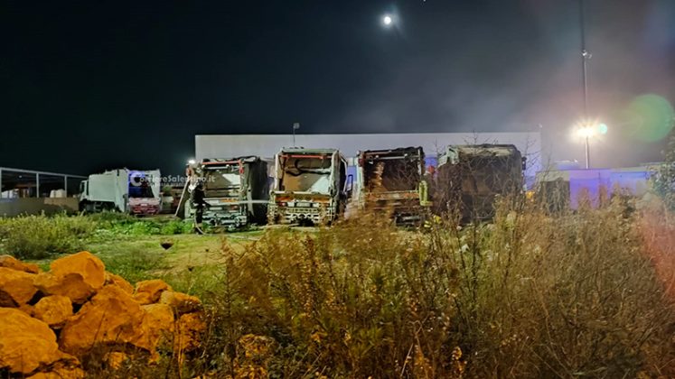 Raid incendiario nell’azienda di raccolta rifiuti, alle fiamme 5 autocompattatori - Corriere Salentino