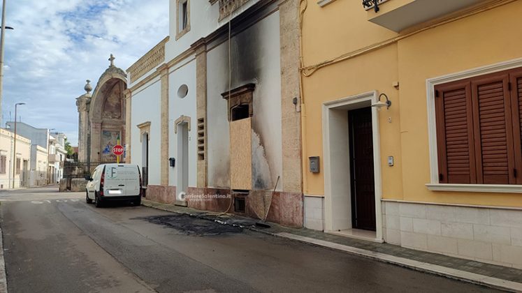 Ennesima notte rovente, 3 auto in fiamme e danni anche ad abitazione. Brucia pure l’auto di un ristoratore - Corriere Salentino