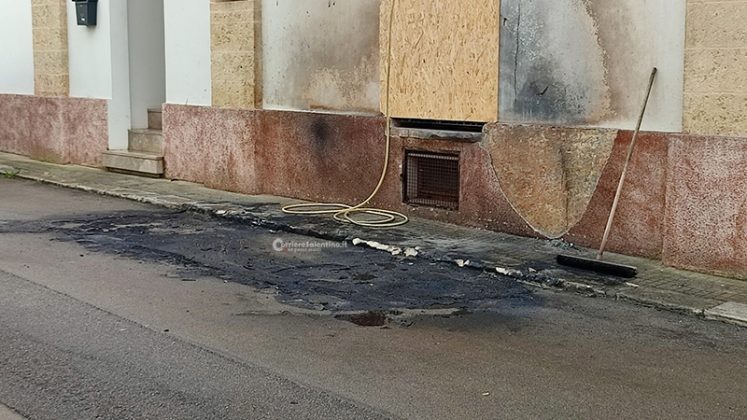 Ennesima notte rovente, 3 auto in fiamme e danni anche ad abitazione. Brucia pure l’auto di un ristoratore - Corriere Salentino
