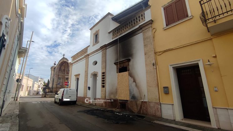 Ennesima notte rovente, 3 auto in fiamme e danni anche ad abitazione. Brucia pure l’auto di un ristoratore - Corriere Salentino