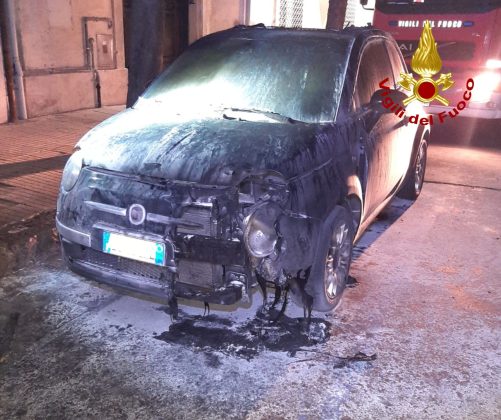 Notte "rovente" nel Salento: alle fiamme tre auto ed un'abitazione tra Lecce e la provincia - Corriere Salentino