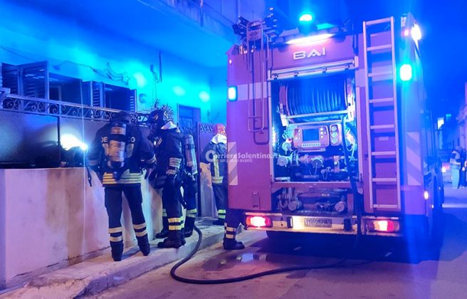 Fumo denso e nero dall'abitazione, scatta l'allarme: fiamme divampate per un cortocircuito - Corriere Salentino