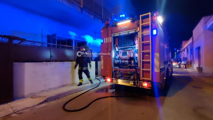 Fumo denso e nero dall'abitazione, scatta l'allarme: fiamme divampate per un cortocircuito - Corriere Salentino