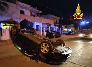 Si ribalta con l’auto in periferia e resta incastrato nelle lamiere: paura per un 75enne