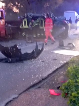 Schianto all'alba contro un furgone fermo a bordo strada: gravi due militari della Marina - Corriere Salentino