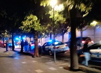 Petardi lanciati contro i passanti da un’auto in corsa, paura nel pieno centro di Lecce