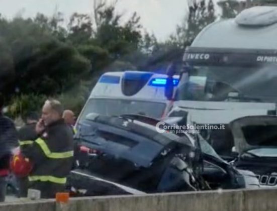 Schianto tra tir e auto sulla 379, coppia salentina muore nel groviglio di lamiere - Corriere Salentino