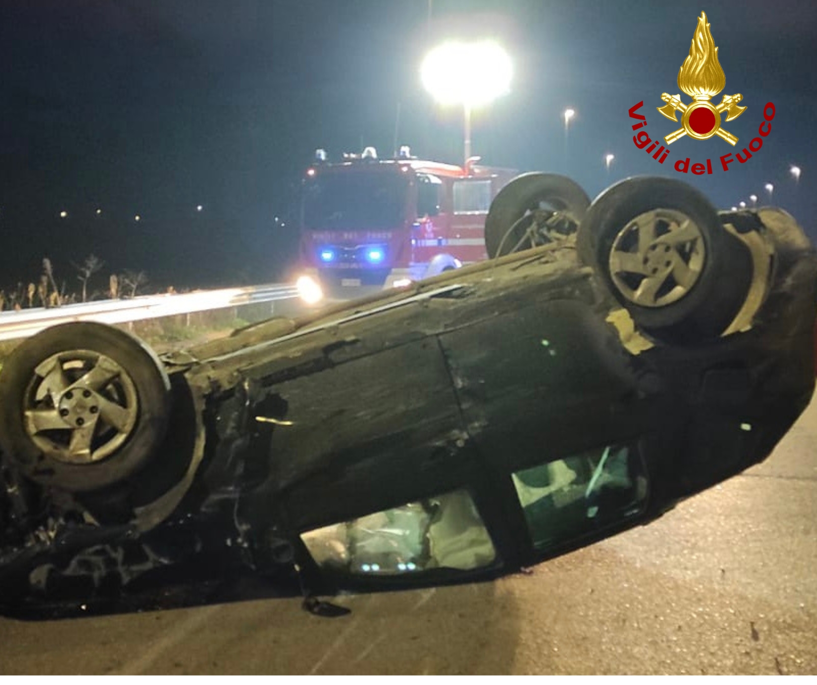 Si ribalta con l’auto dei genitori, paura in tangenziale per un ...