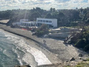 Erosione a Torre dell’Orso, costone roccioso da mettere in sicurezza. Il sindaco Cisternino: “Non possiamo aspettare i tempi della burocrazia: necessario un commissario” - Corriere Salentino