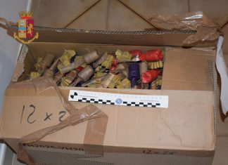 In casa una “polveriera”, sequestrata una tonnellata di fuochi e botti illegali: denunciato 51enne