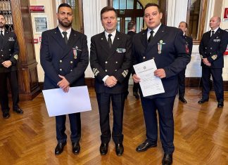 Salvataggio di un’imbarcazione con 192 persone a bordo: medaglia a due militari della guardia costiera di Otranto