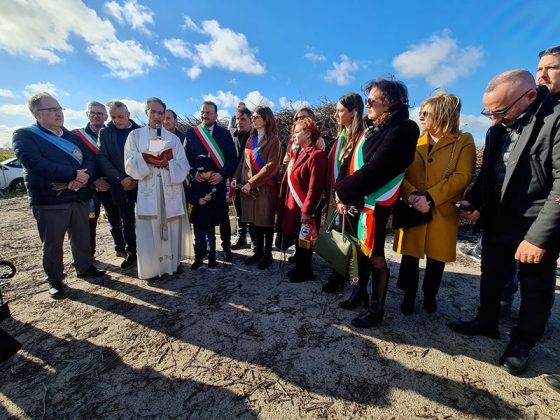 La benedizione e la posa della "prima" fascina a Novoli avvia il conto alla rovescia verso la Focara 2023 - Corriere Salentino