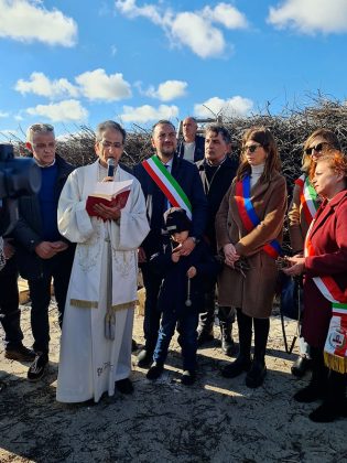 La benedizione e la posa della "prima" fascina a Novoli avvia il conto alla rovescia verso la Focara 2023 - Corriere Salentino