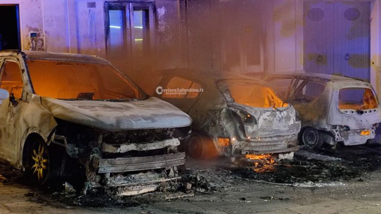 Inferno di fuoco nel basso Salento: sette auto e due case in fiamme in una sola notte - Corriere Salentino
