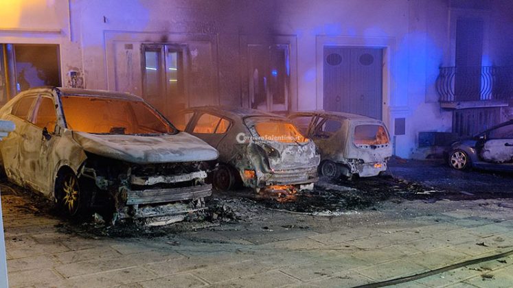 Inferno di fuoco nel basso Salento: sette auto e due case in fiamme in una sola notte - Corriere Salentino