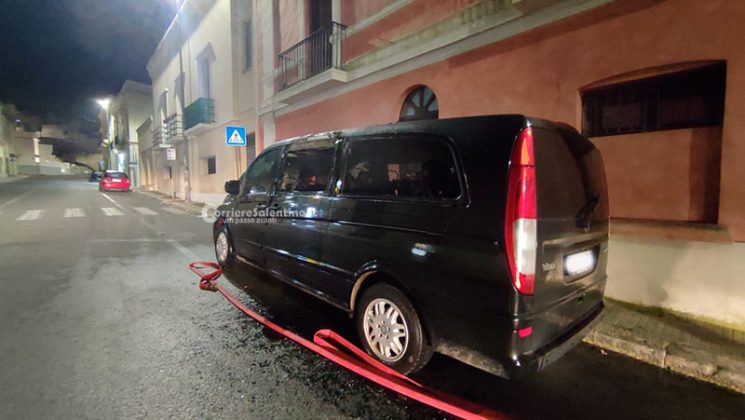 Inferno di fuoco nel basso Salento: sette auto e due case in fiamme in una sola notte - Corriere Salentino