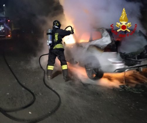 Roghi d’auto, nessuna tregua neppure a Natale: alle fiamme le auto di due fratelli ed il Suv della madre di un imprenditore - Corriere Salentino