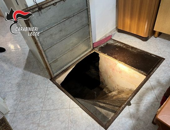 Viavai sospetto da una casa del centro storico, in cantina spuntano oltre 3,5 chili di droga: due giovani nei guai - Corriere Salentino
