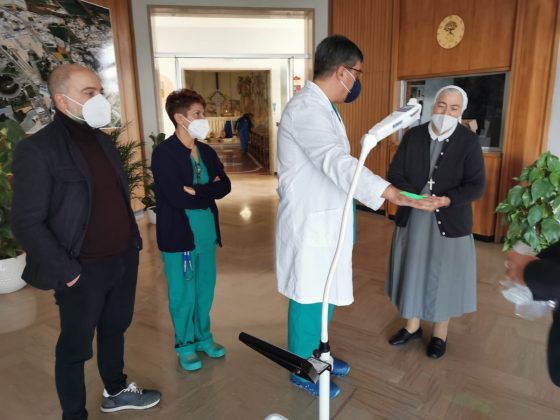Dall’Associazione “Il filo di Andrea OdV”, un dispositivo di illuminazione vene senza contatto per l’Ospedale “Panico” di Tricase - Corriere Salentino