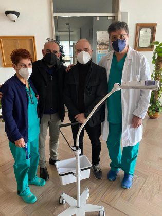 Dall’Associazione “Il filo di Andrea OdV”, un dispositivo di illuminazione vene senza contatto per l’Ospedale “Panico” di Tricase - Corriere Salentino