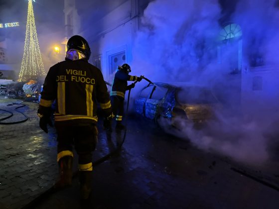 Inferno di fuoco nel basso Salento: sette auto e due case in fiamme in una sola notte - Corriere Salentino