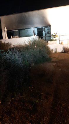 Fiamme nella villa di un imprenditore: danni ingenti. Si sospetta atto doloso - Corriere Salentino