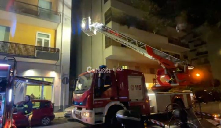 Divampano le fiamme in un appartamento: paura in pieno centro città - Corriere Salentino