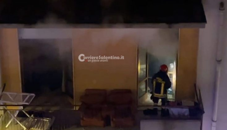 Divampano le fiamme in un appartamento: paura in pieno centro città - Corriere Salentino