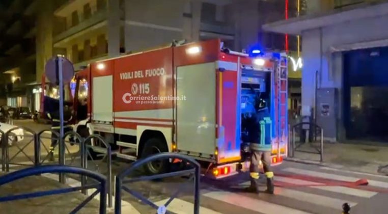 Divampano le fiamme in un appartamento: paura in pieno centro città - Corriere Salentino