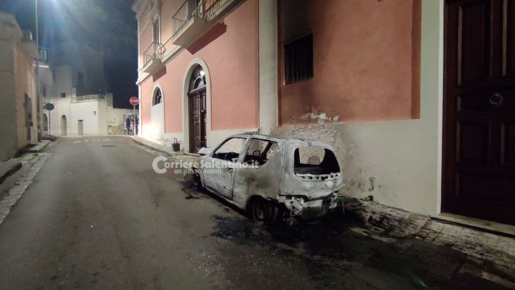Inferno di fuoco nel basso Salento: sette auto e due case in fiamme in una sola notte - Corriere Salentino