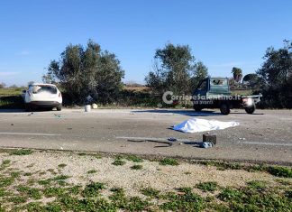 Ancora un drammatico schianto sulla 275: scontro tra Ape e auto, un morto e due feriti