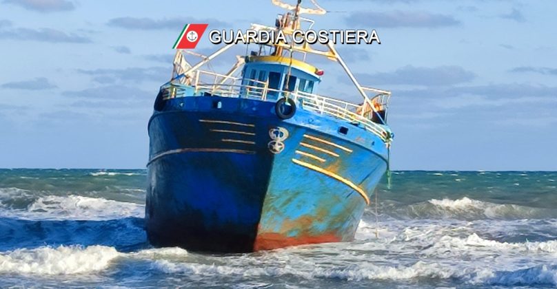 Peschereccio alla deriva: lo sbarco sulle coste della Sicilia un mese fa. Corsa contro il tempo per evitare danni ambientali - Corriere Salentino