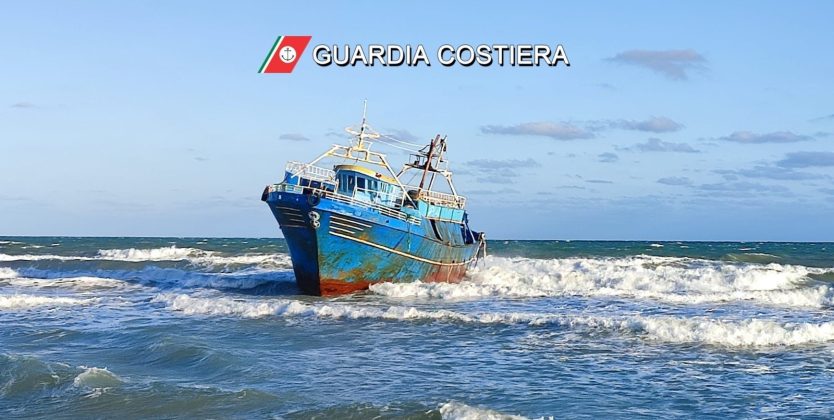 Peschereccio alla deriva: lo sbarco sulle coste della Sicilia un mese fa. Corsa contro il tempo per evitare danni ambientali - Corriere Salentino