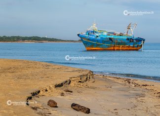 Peschereccio incagliato a Torre Veneri: nessuno sversamento pericoloso in mare. Sequestro convalidato