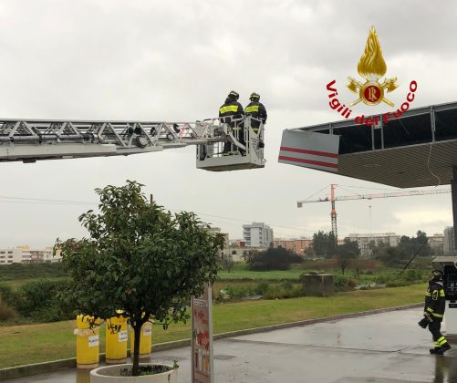 Intensi temporali e vento forte: danni in tutto il Salento. Salta la copertura di una Rsa - Corriere Salentino