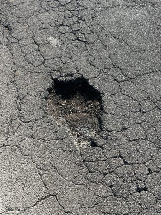 Il bilancio di fine anno dell’opposizione, Guido: “Strade colabrodo e insicurezza” - Corriere Salentino