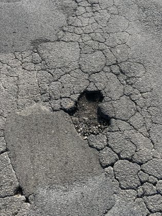 Il bilancio di fine anno dell’opposizione, Guido: “Strade colabrodo e insicurezza” - Corriere Salentino